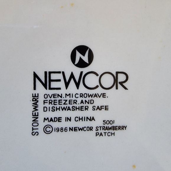 7 pc Vintage Strawberry Dish Setting Mismatched Setting - Picture 14 of 16